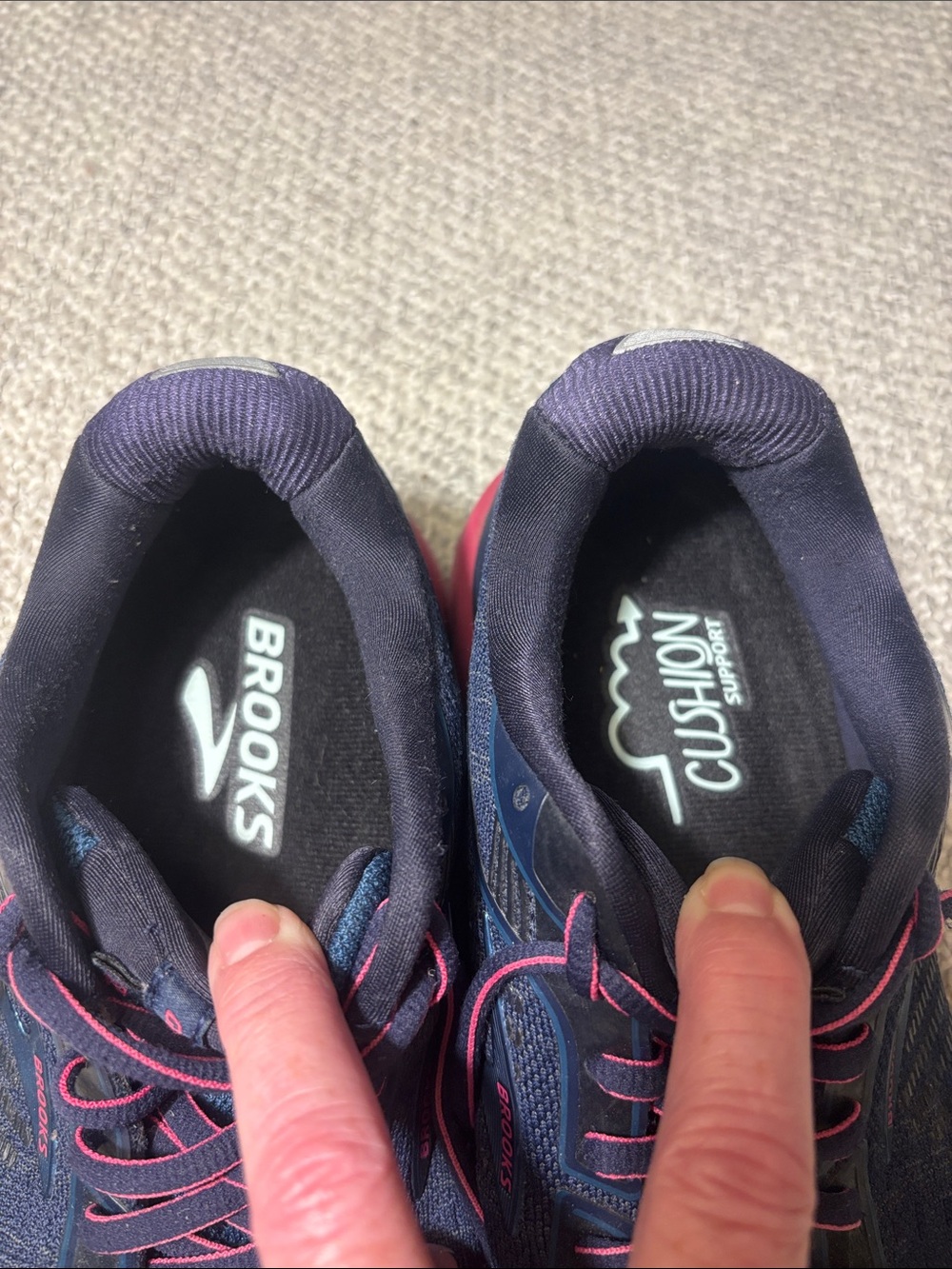 Brooks Ghost 12 Women's Running
Shoes - Navy Blue / Pink - Size 8 - Picture 8 of 8